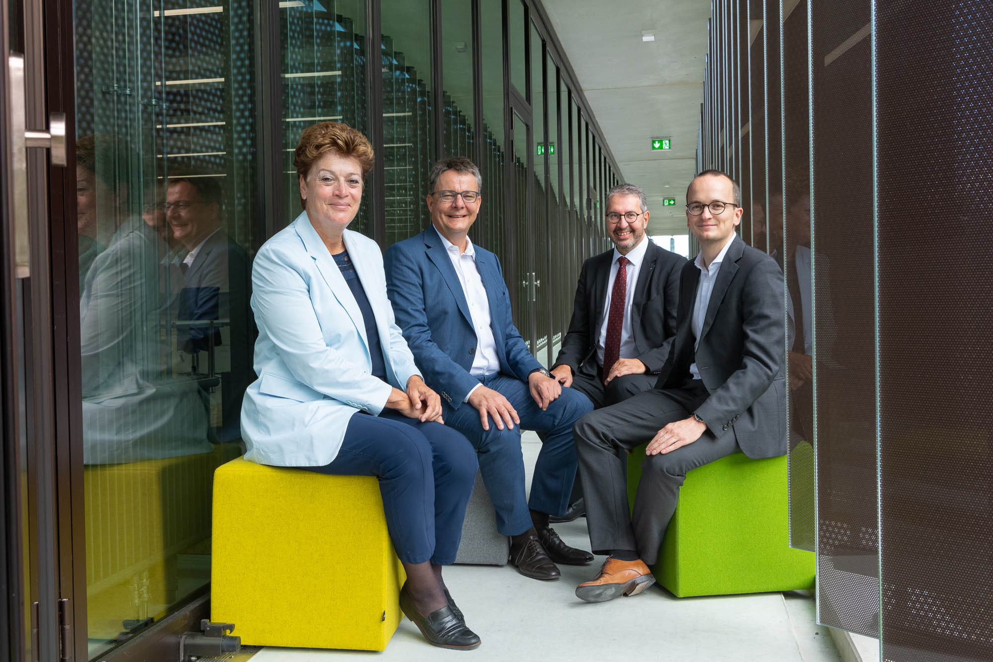 v.l.n.r. Silvia Steiner, Regierungsrätin und Bildungsdirektorin Kanton Zürich, Michael Schaepman, Rektor UZH, François Chapuis, Direktor Immobilien und Betrieb UZH Martin Neukom, Regierungsrat und Baudirektor Kanton Zürich (Foto: Frank Brüderli).