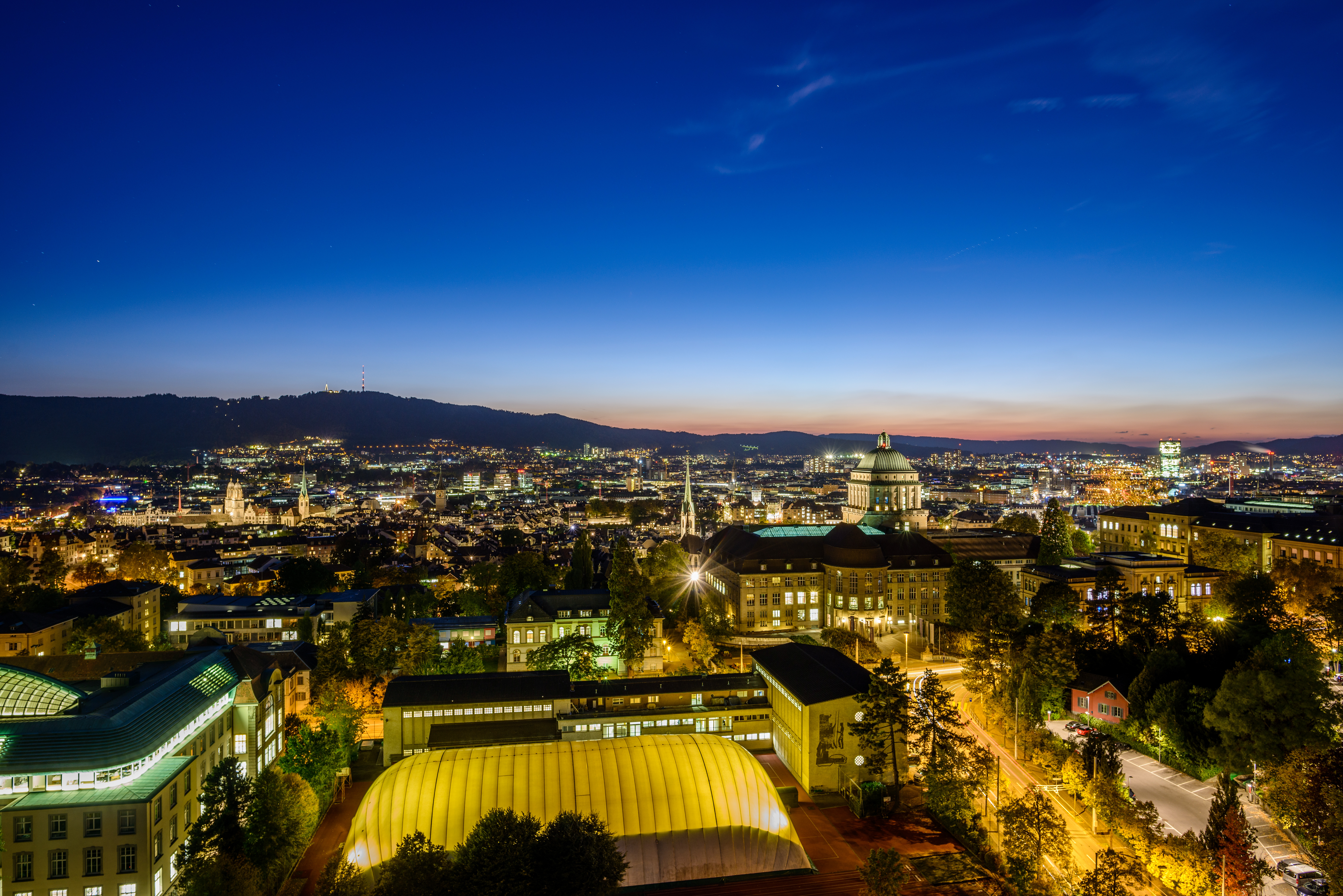Die UZH steht für exzellente Bildung und Forschung – und ist ein bedeutender ökonomischer Faktor für Zürich und die Schweiz. (Bild: Stefan Walter)