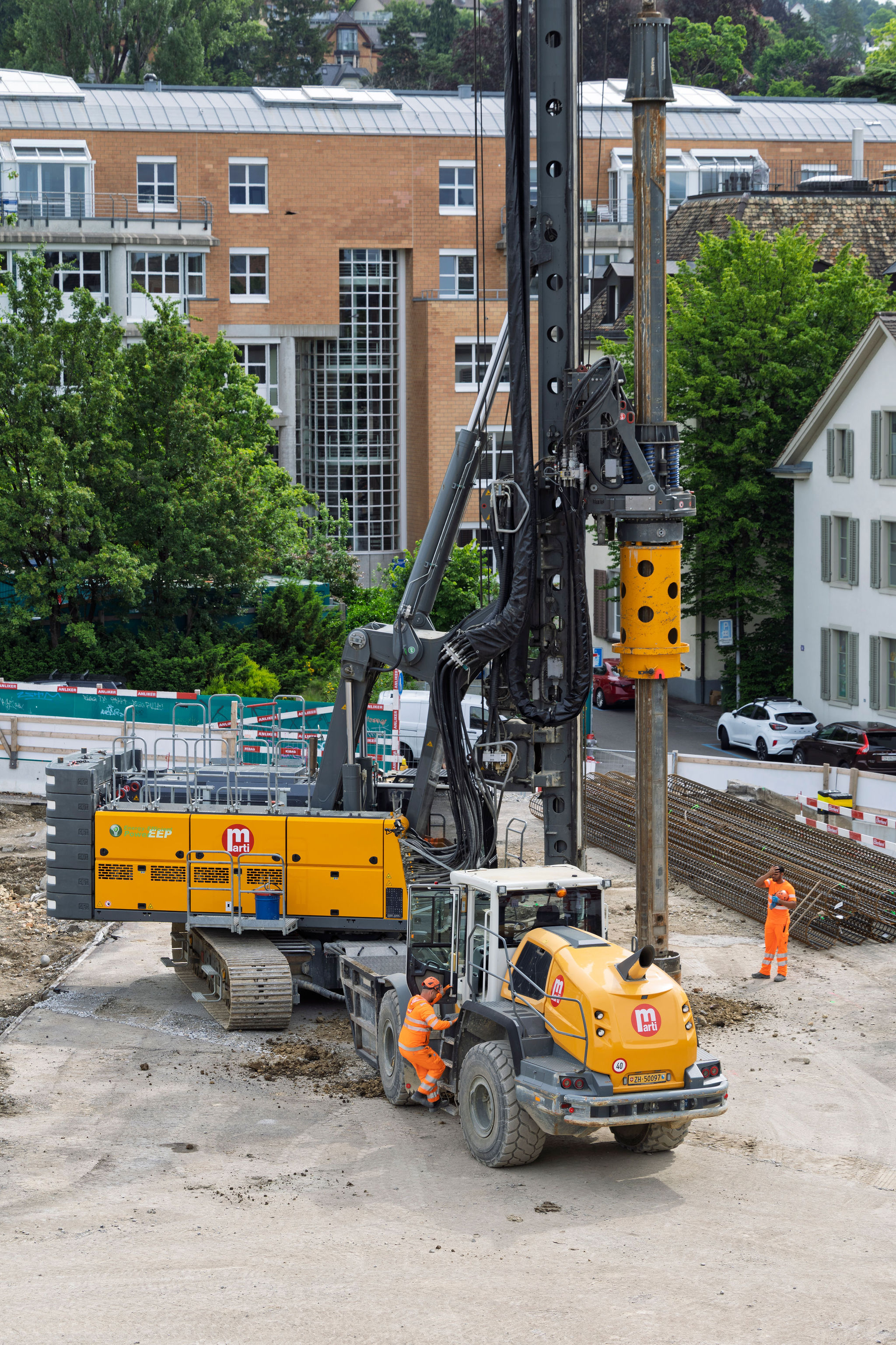 6-Bohrmaschine_mit_Bauarbeitern