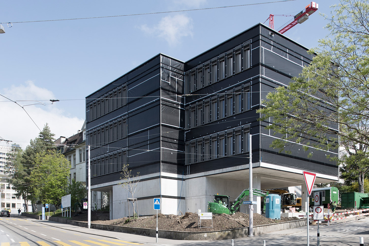 Das Institut für Medizinische Mikrobiologie ist in einen Neubau an der Gloriastrasse 28 umgezogen. (Bild: Clemens Seifert, Architekt)